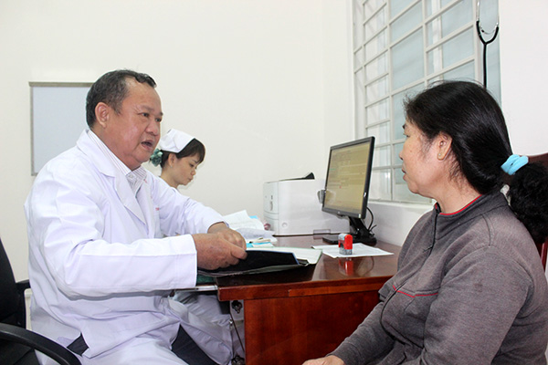 Người dân được hưởng chế độ BHYT khi tham gia khám, chữa bệnh tại các phòng khám chuyên gia của Bệnh viện đa khoa khu vực Long Khánh (TX.Long Khánh). Ảnh: H.DUNG