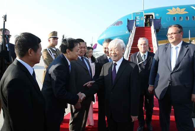 Party General Secretary Nguyen Phu Trong is welcomed at Ferenc Lizt International Airport in Budapest on September 8