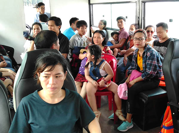 Hành khách trên tàu thủy không mặc áo phao