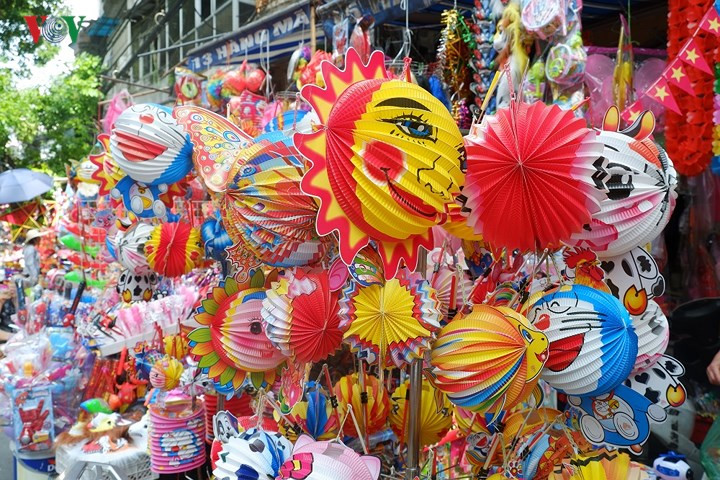 Lanterns in different shapes and colours are sold for between VND20,000 and VND40,000 each