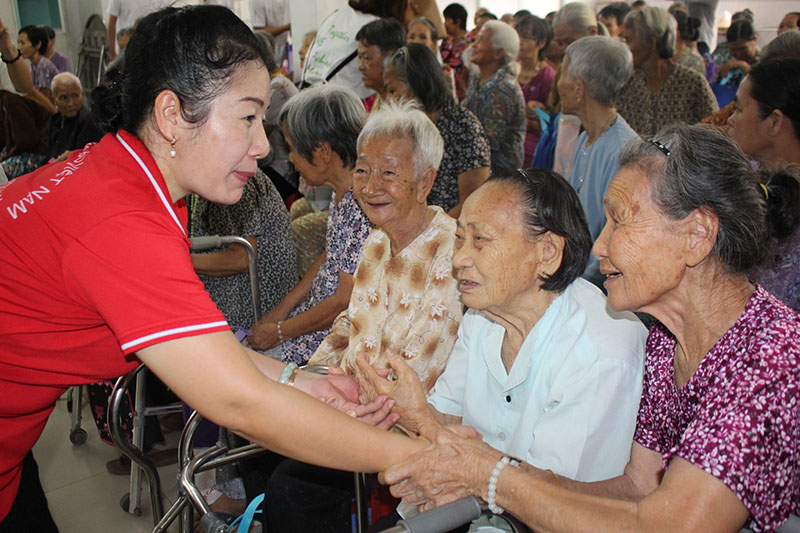 127 gifts for elderly people