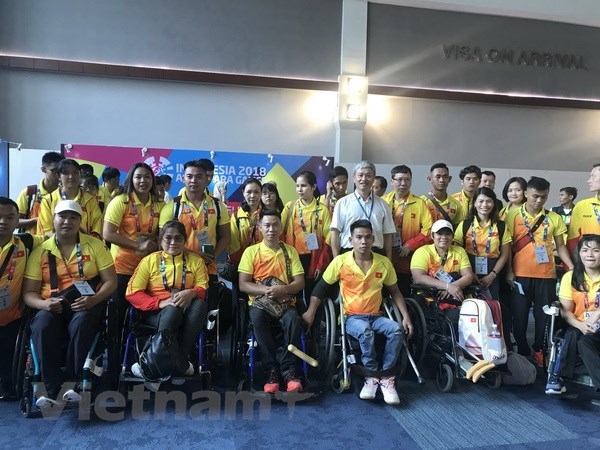 The Vietnamese delegation at Soekarno Hatta airport (Source: VNA)