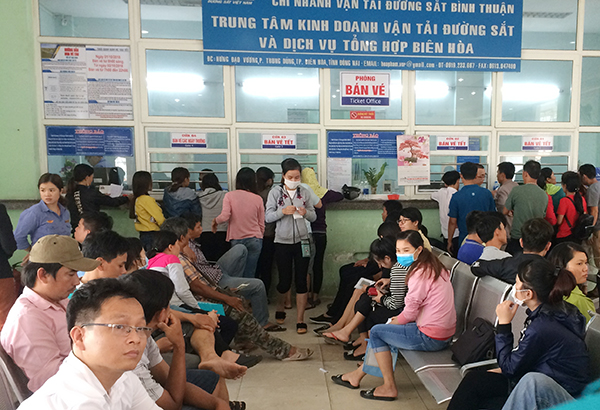 Gian nan mua vé tàu tết