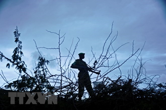 Các binh sỹ thuộc Phái bộ gìn giữ hòa bình của Liên minh châu Phi (AMISOM) tuần tra tại Mogadishu. (Nguồn: AFP/TTXVN)