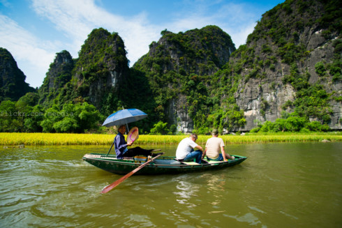 Foreign tourists take a boat ride on Ngo Dong River in Tam Coc-Bich Dong, a popular tourist destination in northern Ninh Binh Province. Photo by VnExpress/Meo Gia