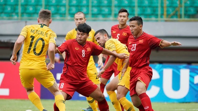 Vietnam’s U19 squad (red T-shirt) is the first team to be eliminated from the round, which is taking place in Indonesia. (Source: AFC)