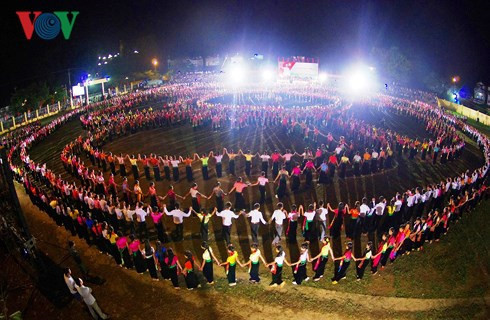 Xoe dance of the Thais in Muong Lo is one of the local attractions