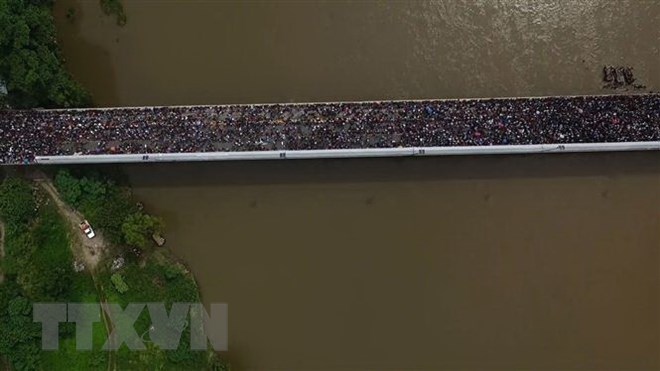 Quân đội Mỹ sẵn sàng chuyển trang thiết bị tới biên giới với Mexico