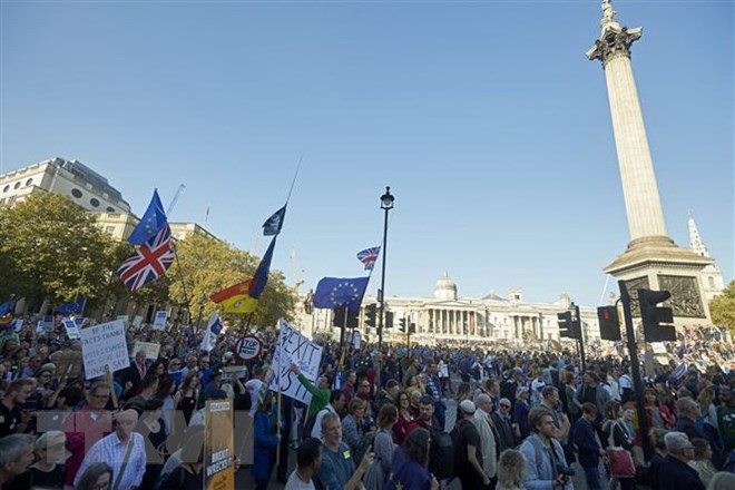 Tuần hành ở thủ đô London, Anh ngày 20/10, kêu gọi Chính phủ cho phép công dân nước này có tiếng nói cuối cùng về Brexit. (Nguồn: AFP/TTXVN)