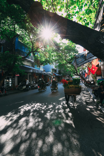 Hanoi’s Old Quarter is a must-visit destination for travelers for a cup of coffee or delicious food.