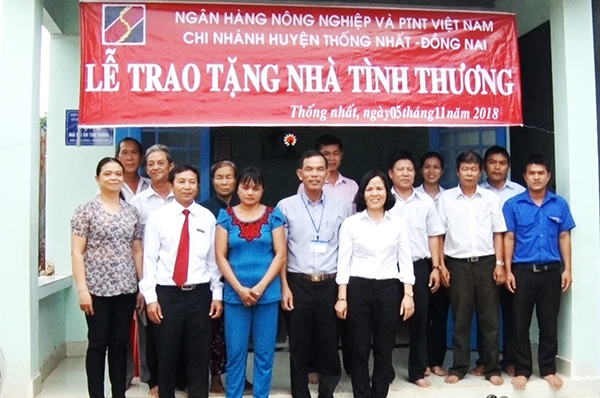 Lễ bàn giao nhà tình thương cho hộ bà Nguyễn Thị Đào ở ấp Nguyễn Thái Học, xã Bàu Hàm 2