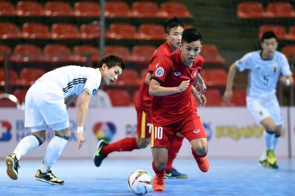 Vietnam futsal team (in red) (Photo: zing.vn)