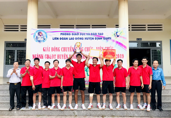 Dinh Quan holds volleyball tourney for civil servants of education and training sector