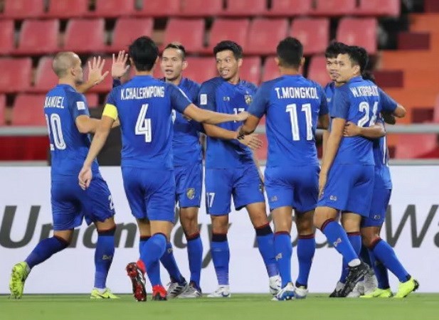 Thắng vùi dập Indonesia, tuyển Thái Lan đặt 1 chân vào bán kết