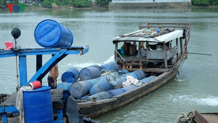 Ship carrying chemicals sinks in the Dong Nai river