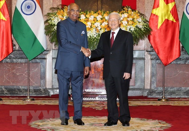 General Secretary of the Communist Party of Vietnam Central Committee and President Nguyen Phu Trong (R) and Indian President Ram Nath Kovind 