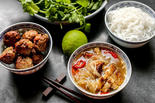 Must-eat street foods in Vietnam