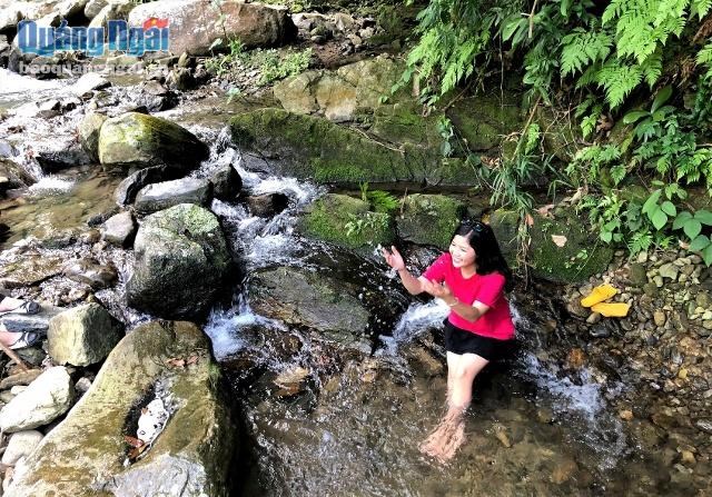 Tuyen Tung waterfall, a highlight in Quang Ngai tourism