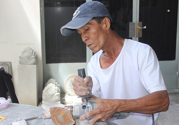 Nghề điêu khắc đá Bửu Long.