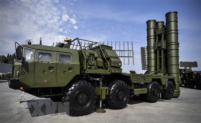 Hệ thống tên lửa phòng không S-400 của Nga. (Ảnh: AFP/TTXVN)