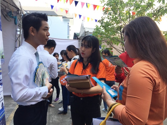 Lac Hong University holds job fair for students