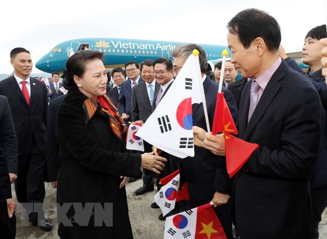 Chairwoman of the National Assembly (NA) of Vietnam Nguyen Thi Kim Ngan arrives in Busan on December 4. (Photo: VNA)