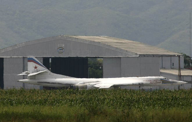 Tiêm kích F-16 Na Uy kèm chặt một phi đội bay "khủng" của Nga