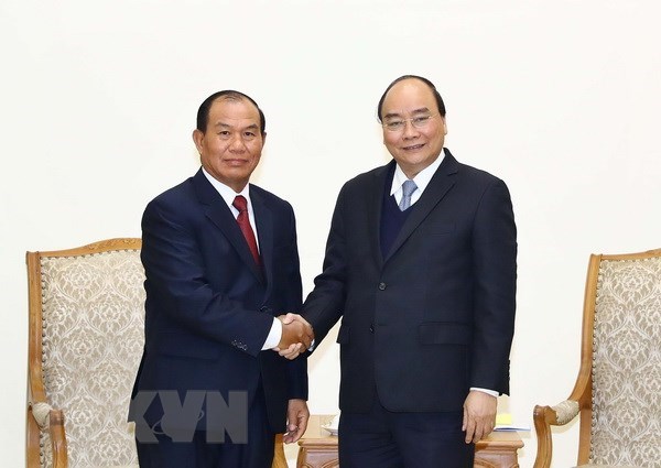 Prime Minister Nguyen Xuan Phuc (R) receives visiting Lao Minister of Justice Xaysy Santivong in Hanoi on December 10