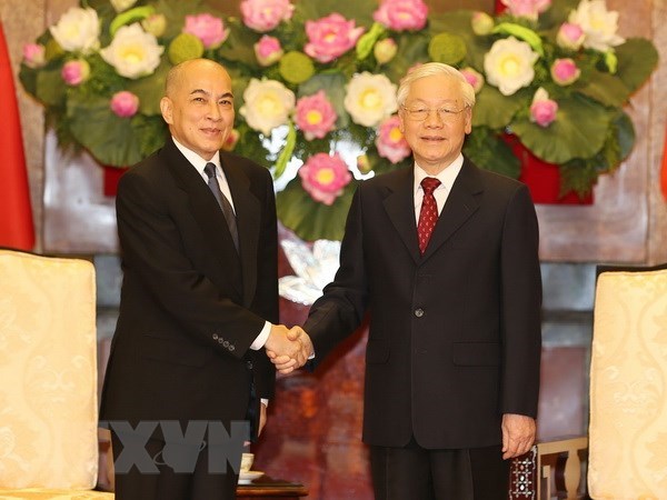General Secretary of the Communist Party of Vietnam and President Nguyen Phu Trong (R) and Cambodian King Norodom Sihamoni at a meeting in Hanoi on December 19. 