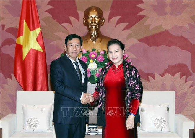 National Assembly Chairwoman Nguyen Thi Kim Ngan (R) and USDP Chairman U Than Htay