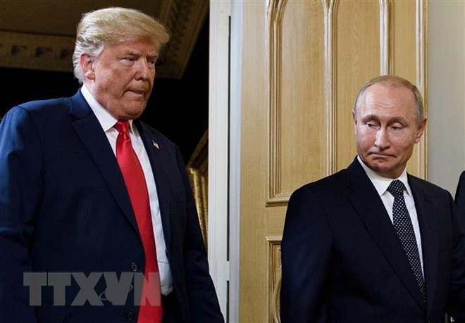 Tổng thống Mỹ Donald Trump (trái) và Tổng thống Nga Vladimir Putin (phải) tại cuộc gặp ở Helsinki, Phần Lan ngày 16-7-2018. (Ảnh: AFP/TTXVN)