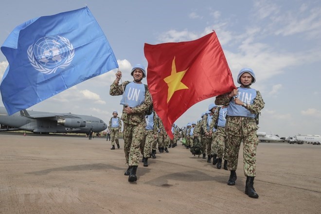 Vietnamese military doctors arrived at Juba international airport to implement the UN peacekeeping missions in South Sudan (Photo: VNA)