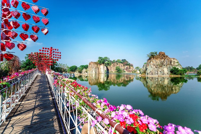 About 6km from the centre of Biên Hòa City in Đồng Nai Province and about 30km away from the centre of HCM City, Bửu Long tourist area is a convenient one-day trip for HCMC residents or tourists. — File Photo  Read more at http://vietnamnews.vn/travel/travellers-notes/482865/buu-long-tourist-area-a-day-trip-for-hcm-city-residents.html#Gfuxr6ZQxFi9osgZ.99