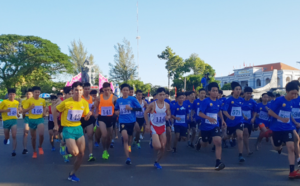 Dong Nai wins 3rd prize in Ba Ra mountain-climbing tournament