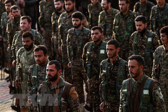 Các tay súng nhóm vũ trang Các đơn vị bảo vệ nhân dân người Kurd (YPG) tại thành phố Qamishli, Syria. (Ảnh: AFP/ TTXVN)