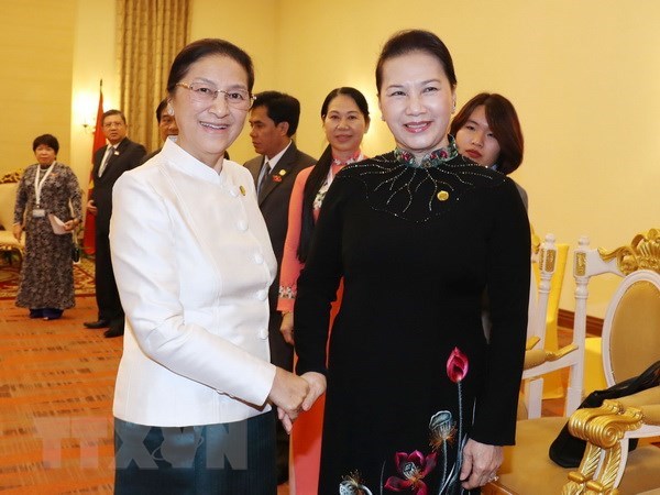 NA Chairwoman Nguyen Thi Kim Ngan (right) and her Lao counterpart Pany Yathotou