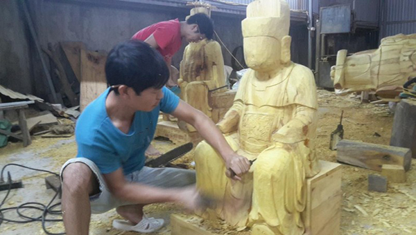 Exploring Nhan Hien craving village