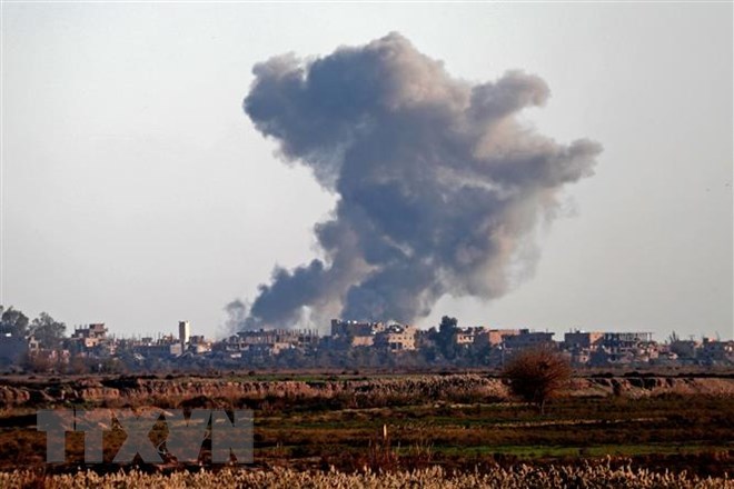 Khói bốc lên sau các cuộc không kích ở Syria. (Nguồn: AFP/TTXVN)