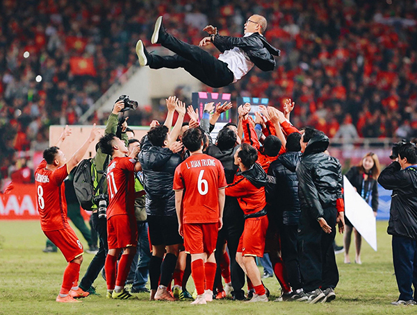 PARK HANG-SEO: Từ "ngài ngủ gật" đến người đánh thức