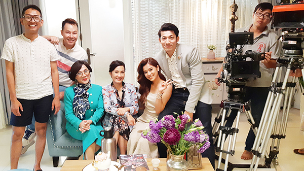 Diễn viên Liên Bỉnh Phát tại trường quay phim Ngôi nhà bươm bướm (đạo diễn Huỳnh Tuấn Anh)