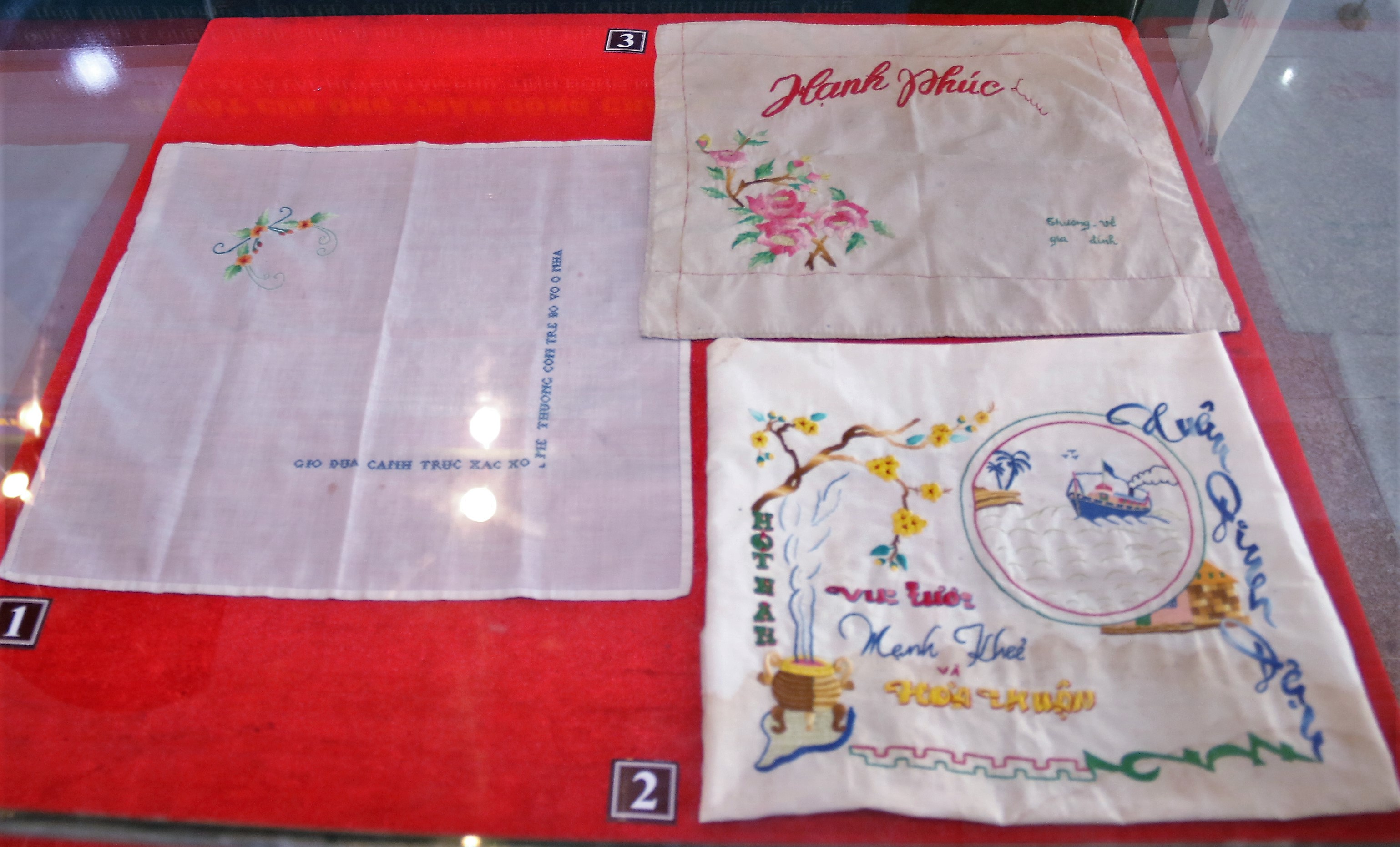 Over 1,000 people visit exhibition on hand-embroidered keepsakes of former political prisoners