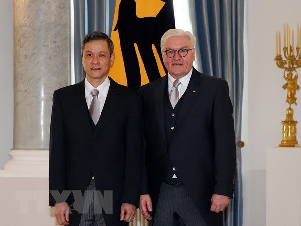 Ambassador Nguyen Minh Vu (left) and President Franz-Walter Steinmeier.