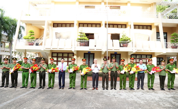 Khen thưởng các đơn vị phá nhanh vụ án cướp tài sản sáng 7-2