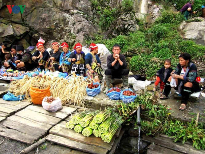   A spring market located at the foot of the O Quy Ho pass.Here visitors are able to experience some of the unique local culture on offer