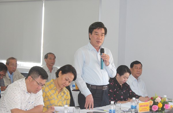 Các ủy viên Ban chấp hành Liên hiệp các tổ chức hữu nghị tỉnh Đồng Nai phát biểu đóng góp ý kiến tại hội nghị 