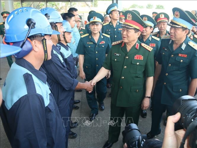 Minister of National Defence Ngô Xuân Lịch visits pilots at Biên Hòa airport on Feb 15.