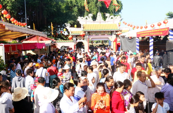 Ong Pagoda Festival attracts nearly 50,000 visitors