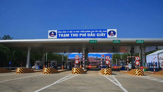 A working team has been formed by the Directorate for Roads of Việt Nam (DRVN) to probe toll collection activities at the Dầu Giây toll station in the southern province of Đồng Nai. — Photo thanhnien.vn  Read more at http://vietnamnews.vn/society/505501/dau-giay-toll-station-to-be-investigated.html#oyE6jeokJFYMzZD1.99