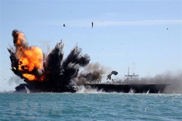 Binh sỹ Iran tham gia tập trận tại eo biển Hormuz ngày 25-2-2015. (Nguồn: AFP/TTXVN)