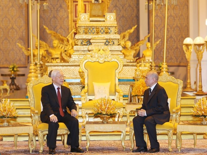 Party General Secretary and President Nguyen Phu Trong (L) and Cambodian King Norodom Sihamoni